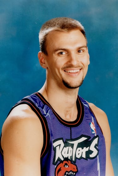 Después de ser un autentico 'trotamundos', atravesando la NBA y el baloncesto europeo, aterrizó en la capital de España desde Indiana para recalar en las filas del Real Madrid en 2001. Llegó como un fichaje de renombre, ya que en ambos continentes triunfó. Levantó tres Copas de Europa (dos con Jugoplastika Split y una con Pop 84 Split), consiguió un anillo vistiendo la camiseta de los Houston Rockets y, a nivel internacional, ganó una medalla de plata en los Juegos Olímpicos de Barcelona de 1992. 