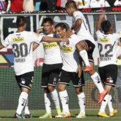 Colo Colo hace la tarea, pero sufre por la lesión de Paredes