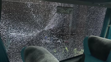 Bus de Millonarios atacado por hinchas de Nacional a su llegada al Atanasio