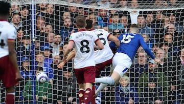 Everton's Irish defender #15 Jake O'Brien (R) scores their first goal during the English Premier League football match between Everton and West Ham United at Goodison Park in Liverpool, north west England on March 15, 2025. (Photo by Darren Staples / AFP) / RESTRICTED TO EDITORIAL USE. No use with unauthorized audio, video, data, fixture lists, club/league logos or 'live' services. Online in-match use limited to 120 images. An additional 40 images may be used in extra time. No video emulation. Social media in-match use limited to 120 images. An additional 40 images may be used in extra time. No use in betting publications, games or single club/league/player publications. /