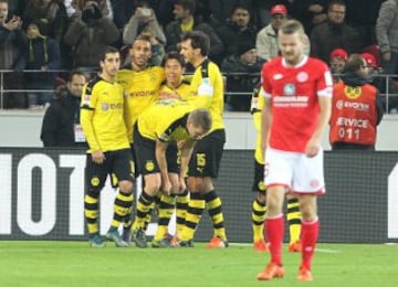 Gonzalo Jara volvió a ser citado en el Mainz 05, pero vio desde el banco de suplentes la dura caída de su equipo ante el Borussia Dortmund por 0-2 como local.