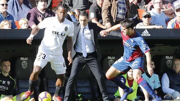 Batshuayi, en una acci&oacute;n del choque frente al Huesca.