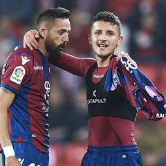 Un doblete de falta de Bardhi aclara el panorama abajo