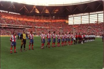 27/6/1999 FORMACION DE LOS DOS EQUIPOS QUE JUGARON LA FINAL DE LA COPA DEL REY 99 ATLETICO MADRID-VALENCIA