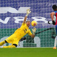 Guaita frena al Leicester