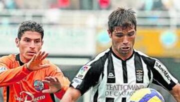 <b>SEGURO. </b>Biel y Murillo frenaron la remontada albinegra.