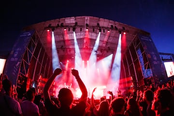 El mítico FIB regresa con The Black Keys, Residente y Olly Alexander, mezclando indie internacional con ritmos latinos bajo el sol mediterráneo.