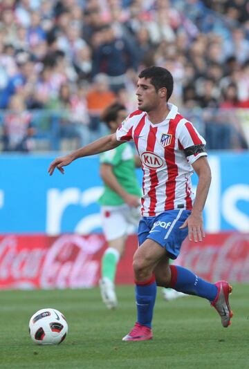 Jugó con el Atlético de Madrid dos temporadas entre 2010 y 2012. Defendió los colores del Osasuna desde 2016 hasta 2020.