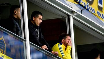 BUENOS AIRES, ARGENTINA - OCTOBER 09: Vice president of Boca Juniors Juan Roman Riquelme (C) looks on during a match between Boca Juniors and Aldosivi as part of Liga Profesional 2022 at Estadio Alberto J. Armando on October 9, 2022 in Buenos Aires, Argentina. (Photo by Marcelo Endelli/Getty Images)