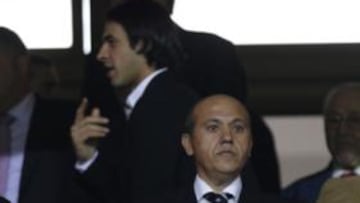 <b>UNA DÉCADA. </b>Del Nido, en el palco del Sánchez Pizjuán junto a Quique Pina, cumple diez años al frente de la entidad sevillista.