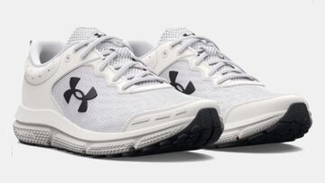 Zapatillas de running Under Armour UA Charged Assert 10 de color blanco y plateado en Amazon