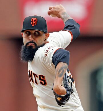 Le da el título a San Francisco
El 28 de octubre de 2012, en el Juego 4 de la Serie Mundial. Sergio Romo ponchó sin tirarle a Miguel Cabrera para darle a los Gigantes el triunfo en la Serie Mundial.
Fue la primera ocasión que un lanzador mexicano consiguió el último out de su equipo para ganar una Serie Mundial
El de 2012 fue el segundo de tres anillos que "El Mechón" ganó con la novena californiana.