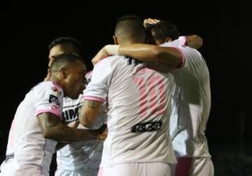 Los Rayados llevan el rosa en la playera.