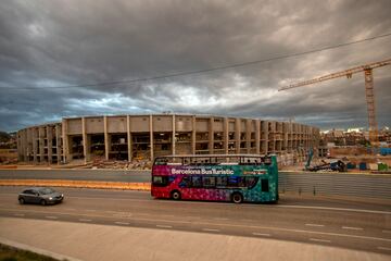 En 2024 el FC Barcelona podrá estrenas su nuevo campo de fútbol pero con
un aforo limitado de 70.000 espectadores.
También se están efectuando diferentes cambios en los aledaños del estadio.