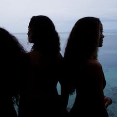 Tres diosas del surf en Teahupoo