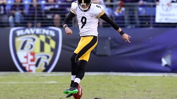 BALTIMORE, MD - NOVEMBER 6: Kicker Chris Boswell #9 of the Pittsburgh Steelers kicks the ball off in the fourth quarter against the Baltimore Ravens at M&T Bank Stadium on November 6, 2016 in Baltimore, Maryland. Rob Carr/Getty Images/AFP
== FOR NEWSPAPERS, INTERNET, TELCOS & TELEVISION USE ONLY ==