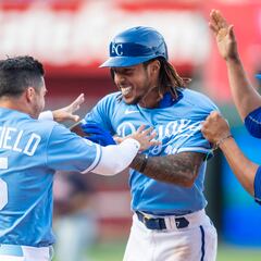 Guardians sign outfielder Myles Straw with five-year extension