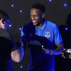 Yerry y una invitación especial con estos hinchas del Everton