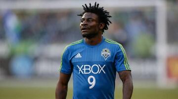 Martins terminó su relación con el SH Shenhua de China, pero se niega a despedirse de una carrera que lo ha llevado por el Inter de Milán, Newcastle, Wolfsburg y otros clubes europeos. El nigeriano también tuvo una etapa muy exitosa por la MLS hace apenas unos años.