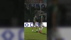 El tenso cruce entre Iván Morales y un compañero en medio de un partido: “Cierra el o...”