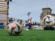 BERLÍN, 07/07/2024.- Un momento del acto organizado por Adidas en Berlín para presentar el balón con el se jugarán las semifinales y la final de la Eurocopa. EFE/ José Manzaneque