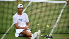 Wimbledon takes time to chill before fizz of 'Manic Monday'