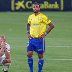 1x1 del Cádiz: un penalti por mano de Bodiger deja a los amarillos sin campeonato