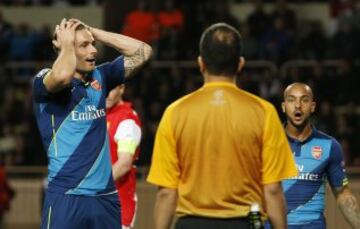 Olivier Giroud y Theo Walcott.