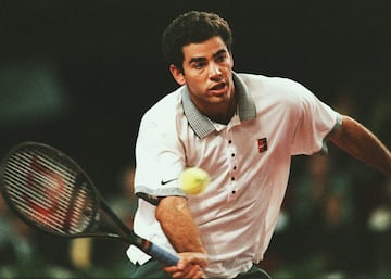 Pete Sampras (Washington, 49 años) arrasó en los 90 con cinco entorchados en las finales ante Courier (1991), Becker (1994 y 1996), Kafelnikov (1997) y Agassi (1999). Especialmente memorable fue su triunfo contra el mencionado Becker en 1996, en casa del pelirrojo en un partido épico que se resolvió en el quinto set con tres desempates (3-6, 7-6 (5), 7-6 (4), 6-7 (11) y 6-4).