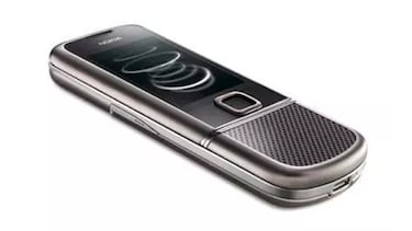 The 10 old cell phones we have gathering dust at home that collectors are paying a fortune for