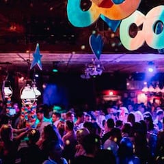 Reino Unido, en alerta por las fiestas "Covid Positive" entre universitarios