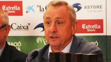 <b>SELECCIONADOR. </b>Jordi Casals, presidente de la FCF, estuvo al lado de Cruyff ayer por la mañana.