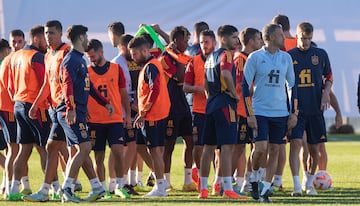 Luis Enrique con el grupo.