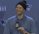 Interrumpen a Brady en rueda de prensa: le cantan el 'We are the Champions' con un ukelele