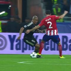 Iturralde: "No hay penalti sobre Ndlovu, busca el contacto"