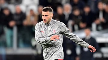 Soccer Football - Serie A - Juventus v AC Milan - Allianz Stadium, Turin, Italy - October 5, 2025 AC Milan's Santiago Gimenez during the warm up before the match REUTERS/Daniele Mascolo