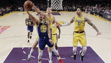 Golden State Warriors' Stephen Curry (30) drives to basket as Los Angeles Lakers' Ivica Zubac, center, and Kyle Kuzma (0) defend during the first half of an NBA basketball game, Monday, Jan. 21, 2019, in Los Angeles. (AP Photo/Marcio Jose Sanchez)
