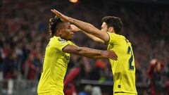 MUNICH, GERMANY - APRIL 12: Samu Chukwueze of Villareal celebrates after scoring his team`s first goal with teammate Alfonso Pedraza of Villareal during the UEFA Champions League Quarter Final Leg Two match between Bayern M&uuml;nchen and Villarreal CF at