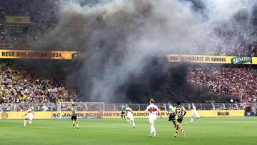 El estadio del Borussia de Dortmund, Signal Iduna Park, es uno de los feudos más famosos y con mayor ambiente de Europa. Situado  en la ciudad de Dortmund, en el estado federado de Renania del Norte-Westfalia, al oeste de Alemania. Es el quinto estadio más grande de Europa, y el tercer hogar más grande de un club europeo de primer nivel después del Camp Nou y el Estadio Santiago Bernabéu.