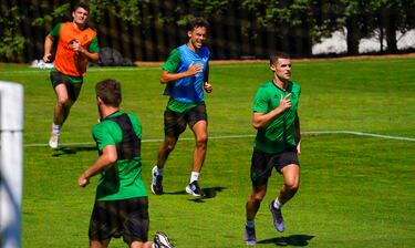 Romo aprieta el acelerador