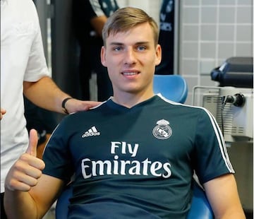 "Destaca por su envergadura", le elogia el Madrid.
Andriy mide 191 cent¨ªmetros.