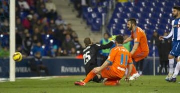 Piatti marca el 0-1.