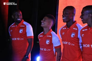 Independiente Santa Fe presenta sus camisetas para el 2019