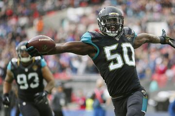 Smith interceptó 3 pases y realizó 76 tacleadas en 2017.