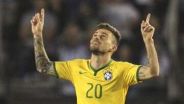 Lucas Lima, cuando hizo su gol a Argentina.