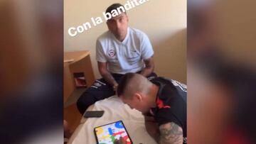 "Con la bandita": la relajada concentración de Vidal y la Roja