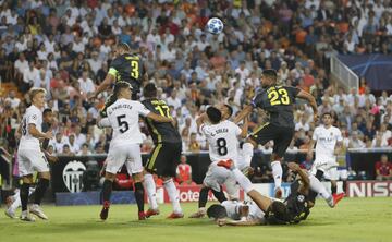 Jugada del segundo  penalti bianconero entre Murillo y Leonardo Bonucci.