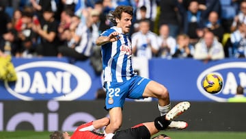 Athletic Bilbao's Spanish defender #05 Yerai Alvarez fights for the ball with Espanyol's Spanish defender #22 Carlos Romero during the Spanish league football match between RCD Espanyol and Athletic Club Bilbao at�the RCDE Stadium in Cornella de Llobregat on February 16, 2025. (Photo by Josep LAGO / AFP)