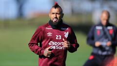 “Nunca había estado...”: un chileno ex Paranaense cuenta los secretos del nuevo club de Vidal