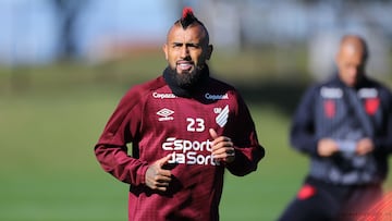 “Nunca había estado...”: un chileno ex Paranaense cuenta los secretos del nuevo club de Vidal